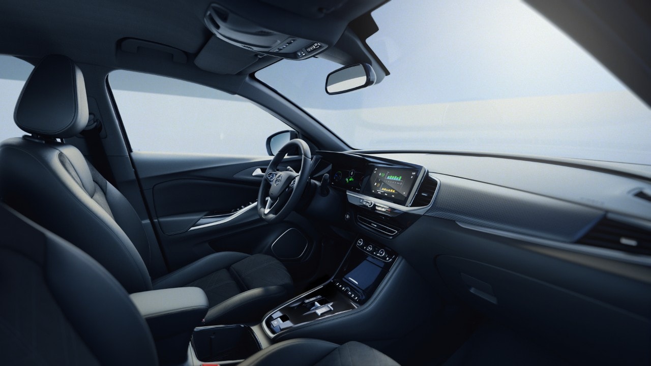 Pogled s sovoznikovega sedeža na voznikov sedež Opel Grandlanda PHEV