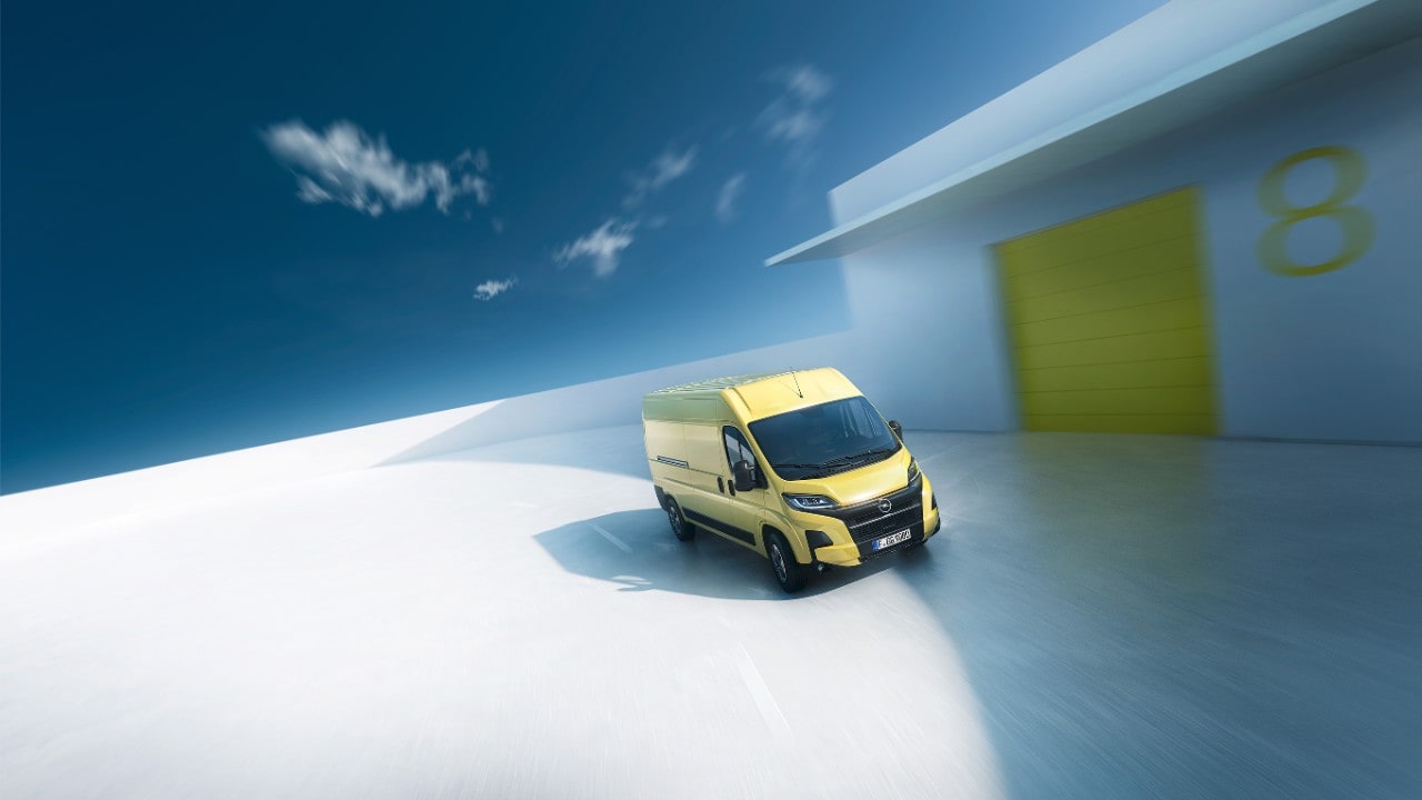 Pogled s sprednje strani novega Opel Movano